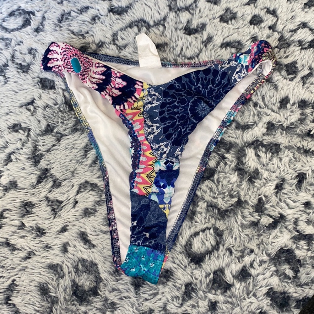 Bathing suit - Picture 3 of 4